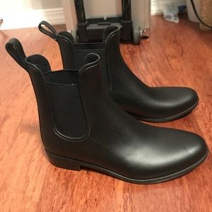 Black Rainboots